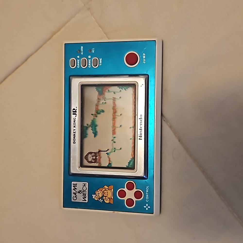 Donkey Kong original Nintendo handheld from early 80,and bought in Japan in 1983